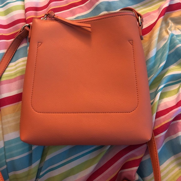 Peach cross-body adjustable faux-leather purse - Picture 4 of 5